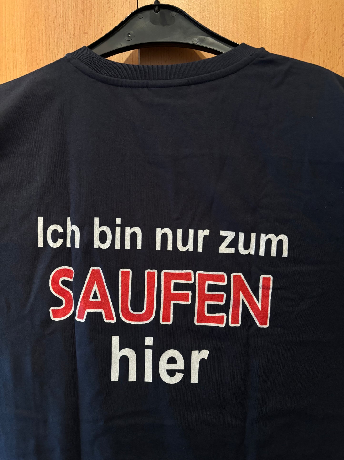 T-Shirt "Ich bin nur zum Saufen hier"