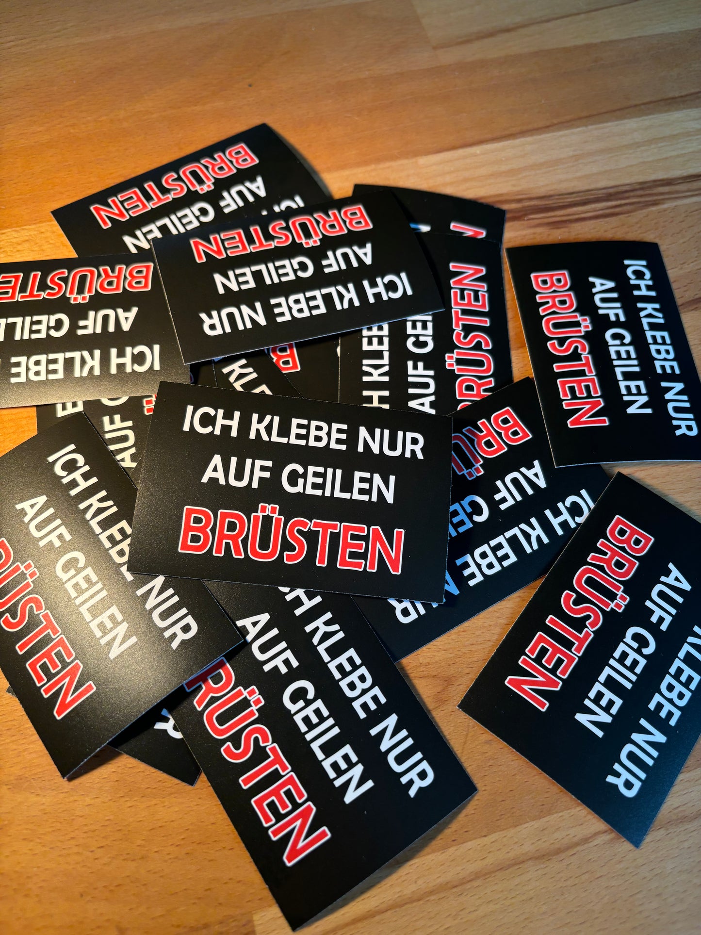 Sticker "Ich klebe nur auf geilen Brüsten"